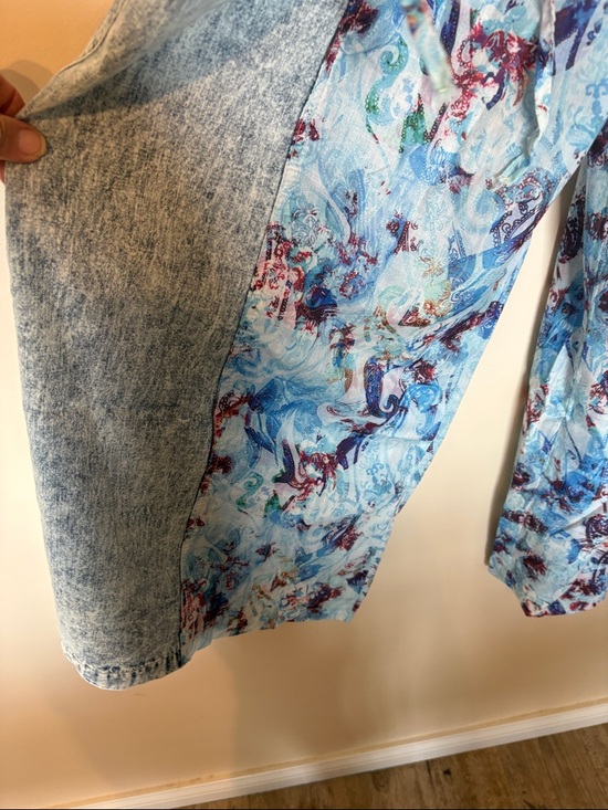 POL Acid Wash Denim Wide-Leg Overalls with Blue Floral Panel - Picture 2 of 9